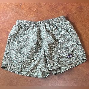 Patagonia Barely Baggies Shorts SIZE: XS